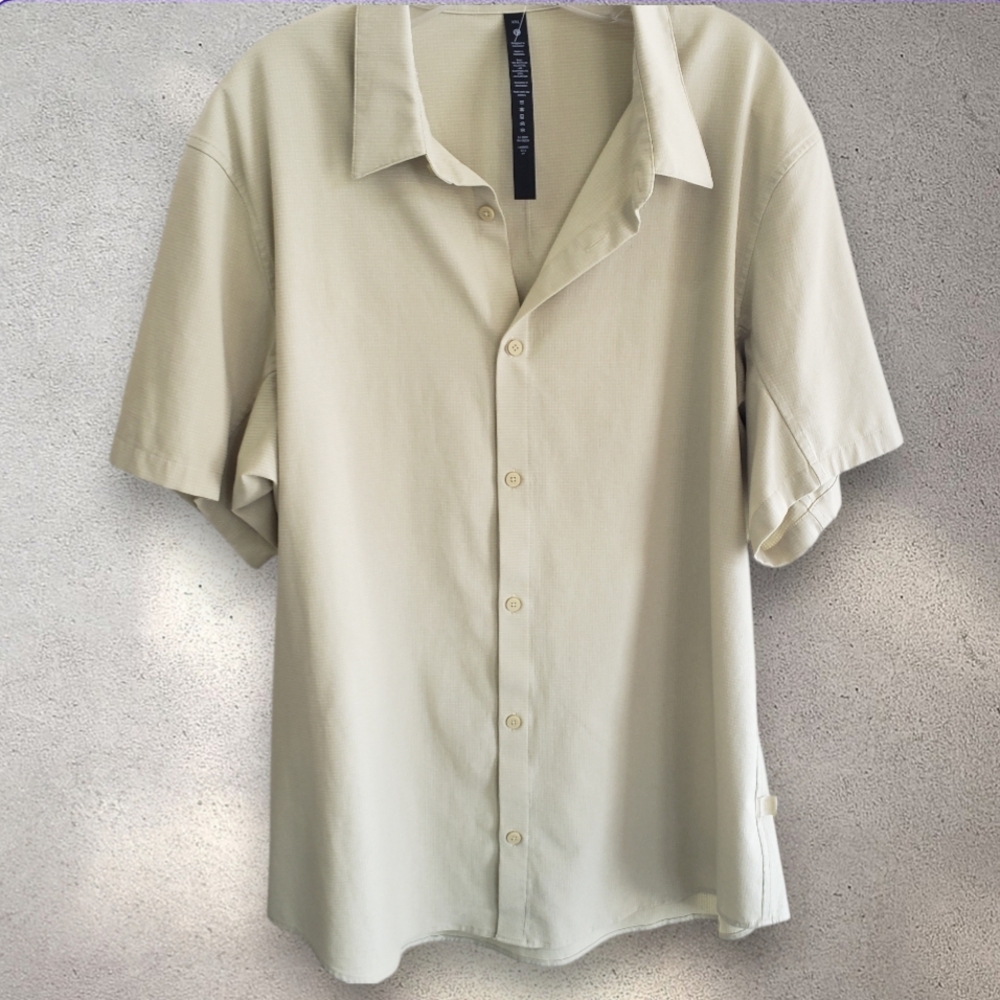 Lululemon Men's Short  Sleeve Button Down Shirt